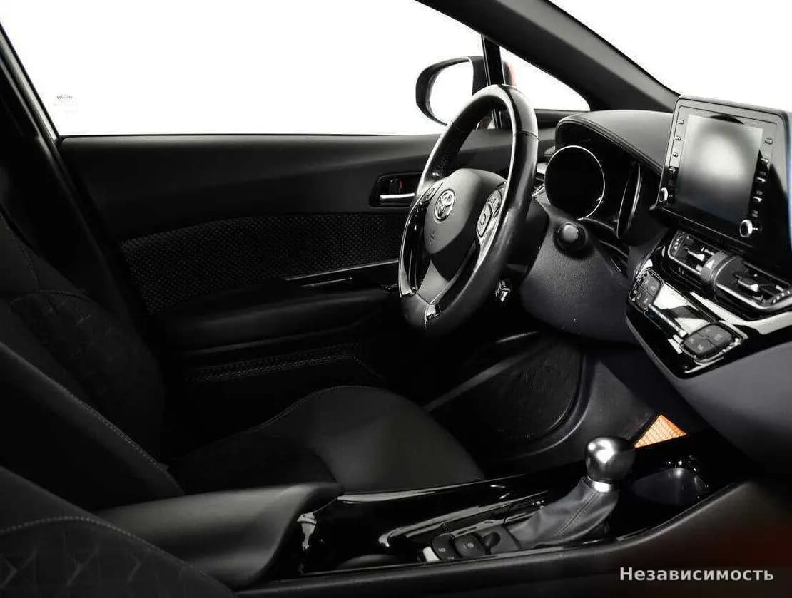 Toyota C-HR 2020 с пробегом — фото 9