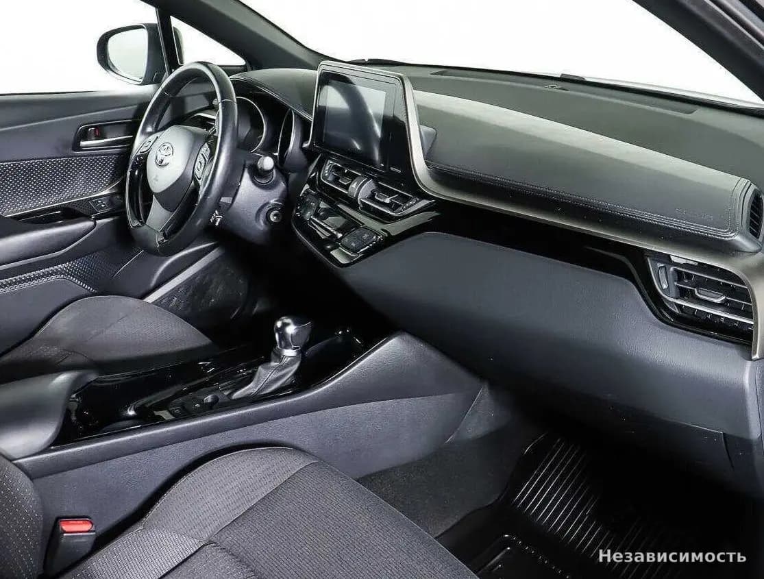 Toyota C-HR 2019 с пробегом — фото 9