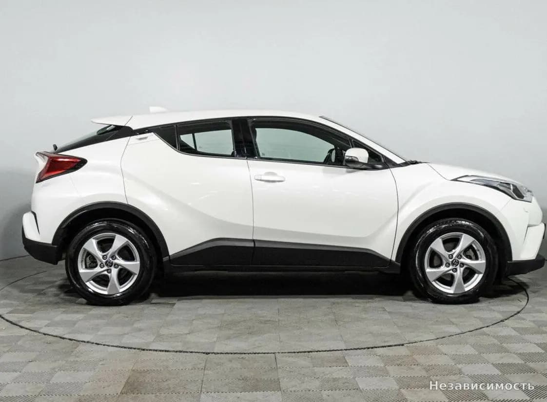 Toyota C-HR 2018 с пробегом — фото 4