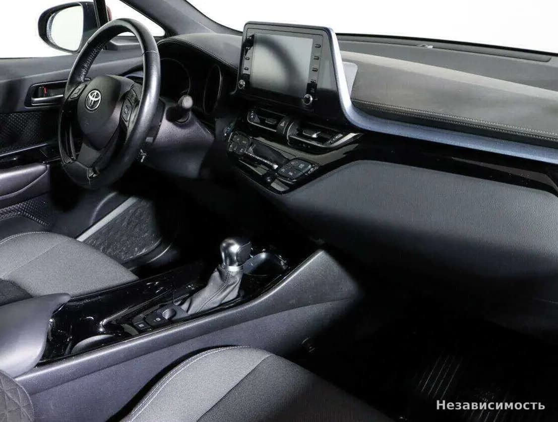 Toyota C-HR 2019 с пробегом — фото 7