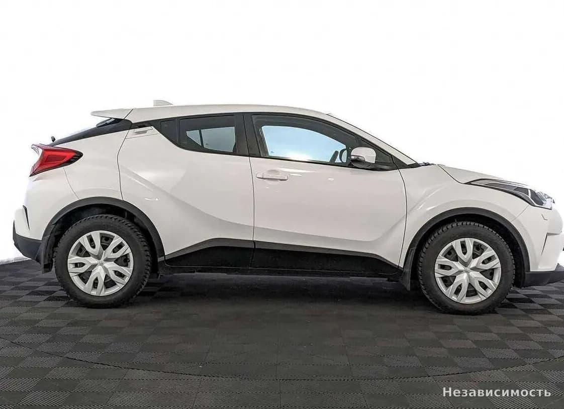 Toyota C-HR 2019 с пробегом — фото 4