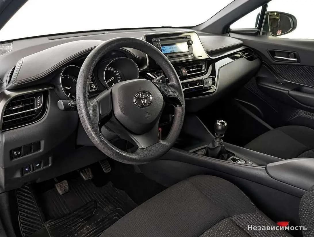 Toyota C-HR 2019 с пробегом — фото 10