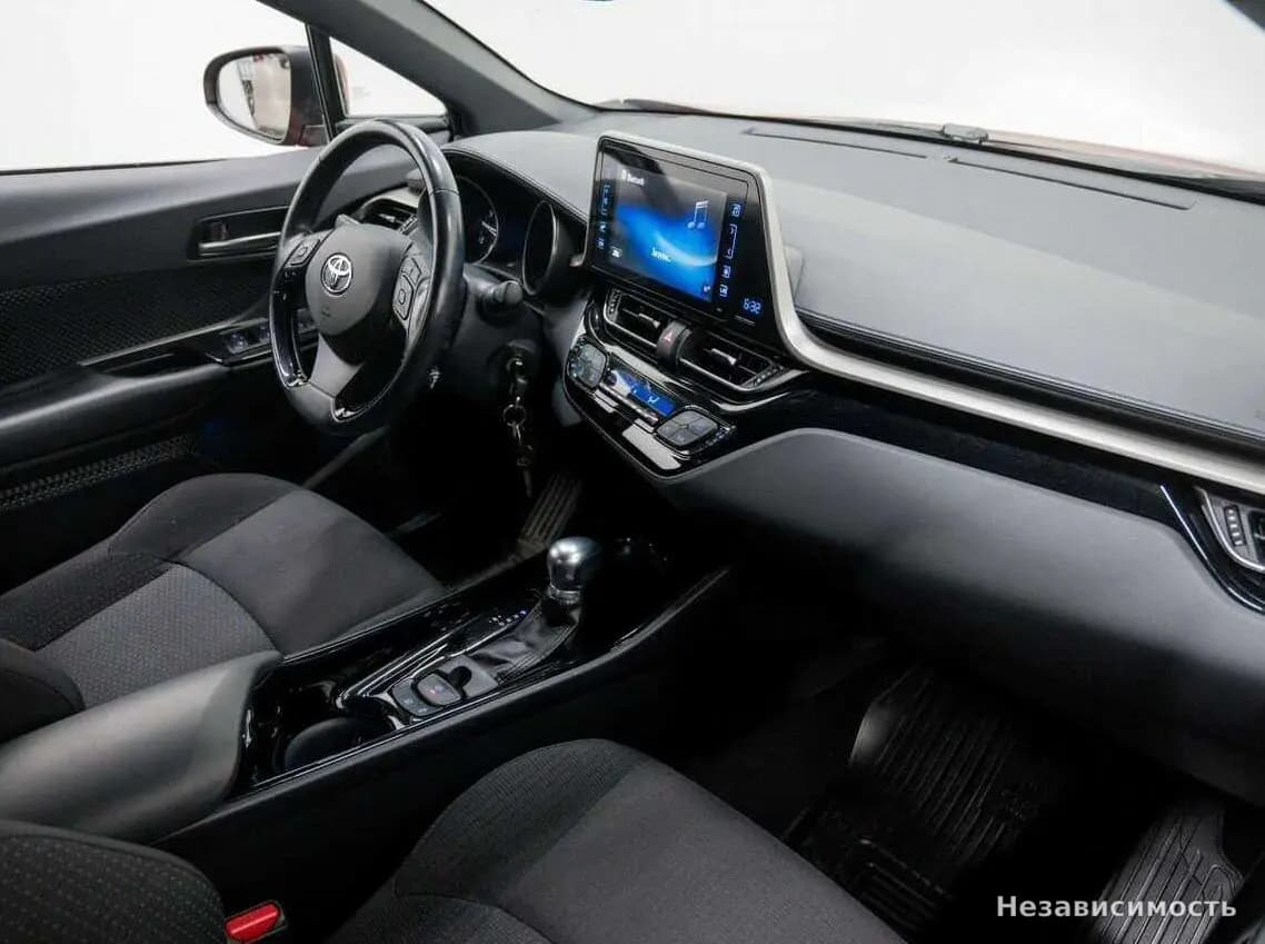 Toyota C-HR 2018 с пробегом — фото 5