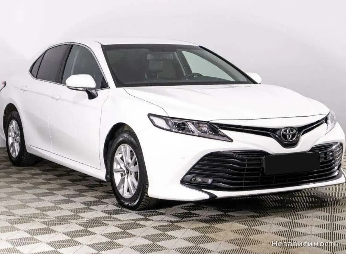 Toyota Camry 2019 с пробегом — фото 3