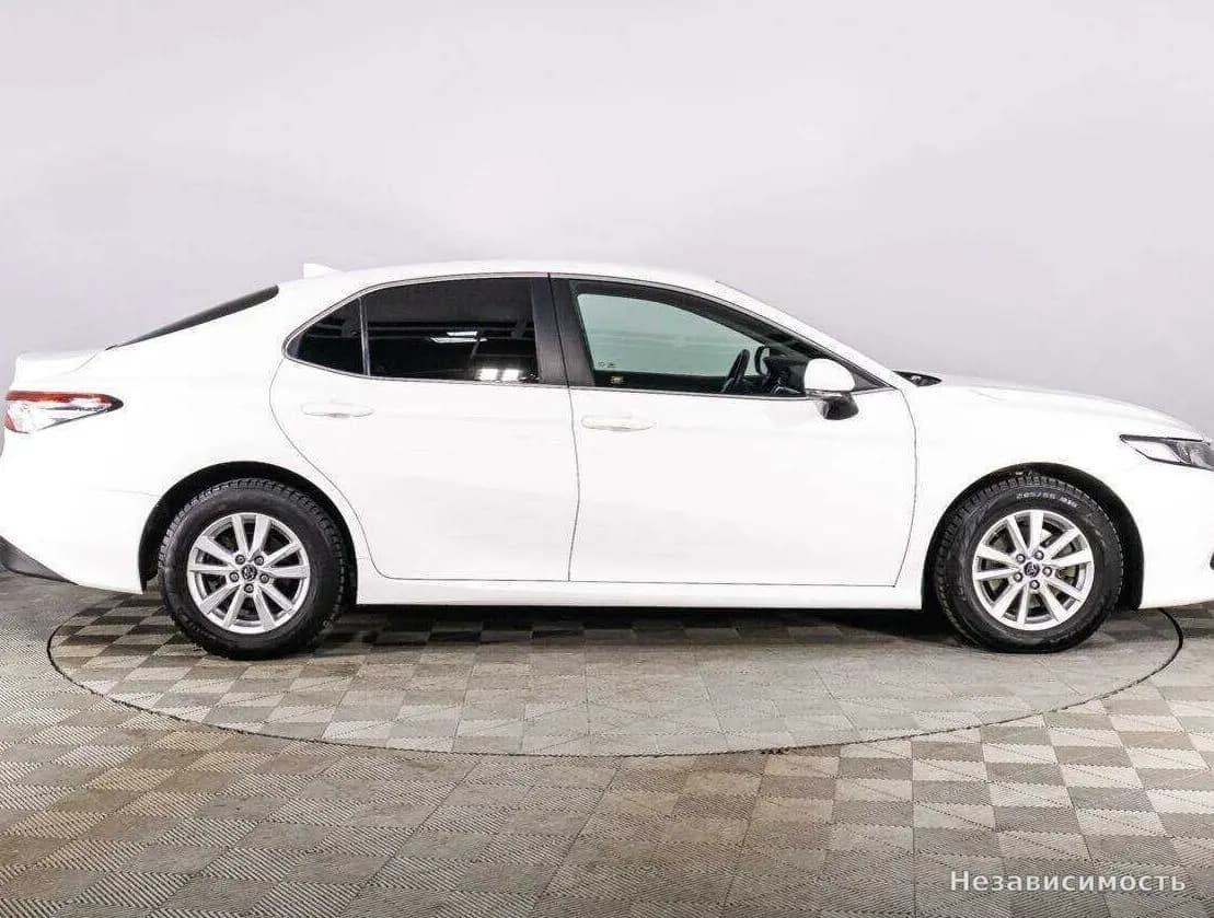 Toyota Camry 2019 с пробегом — фото 4