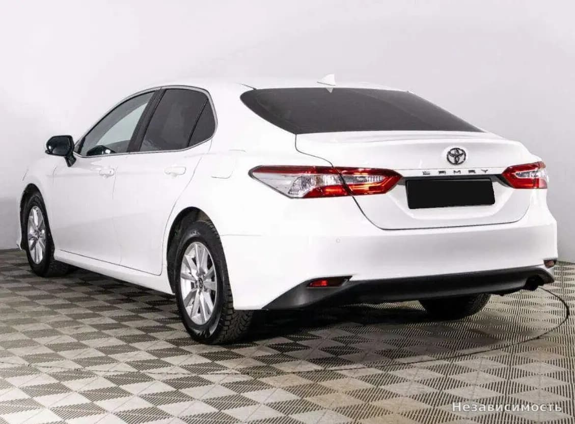 Toyota Camry 2019 с пробегом — фото 7