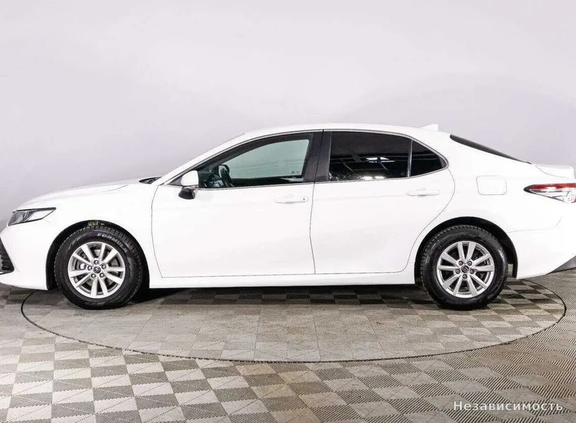 Toyota Camry 2019 с пробегом — фото 8
