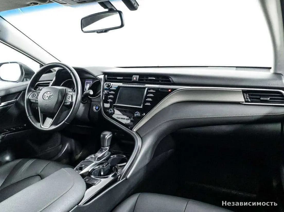 Toyota Camry 2019 с пробегом — фото 9