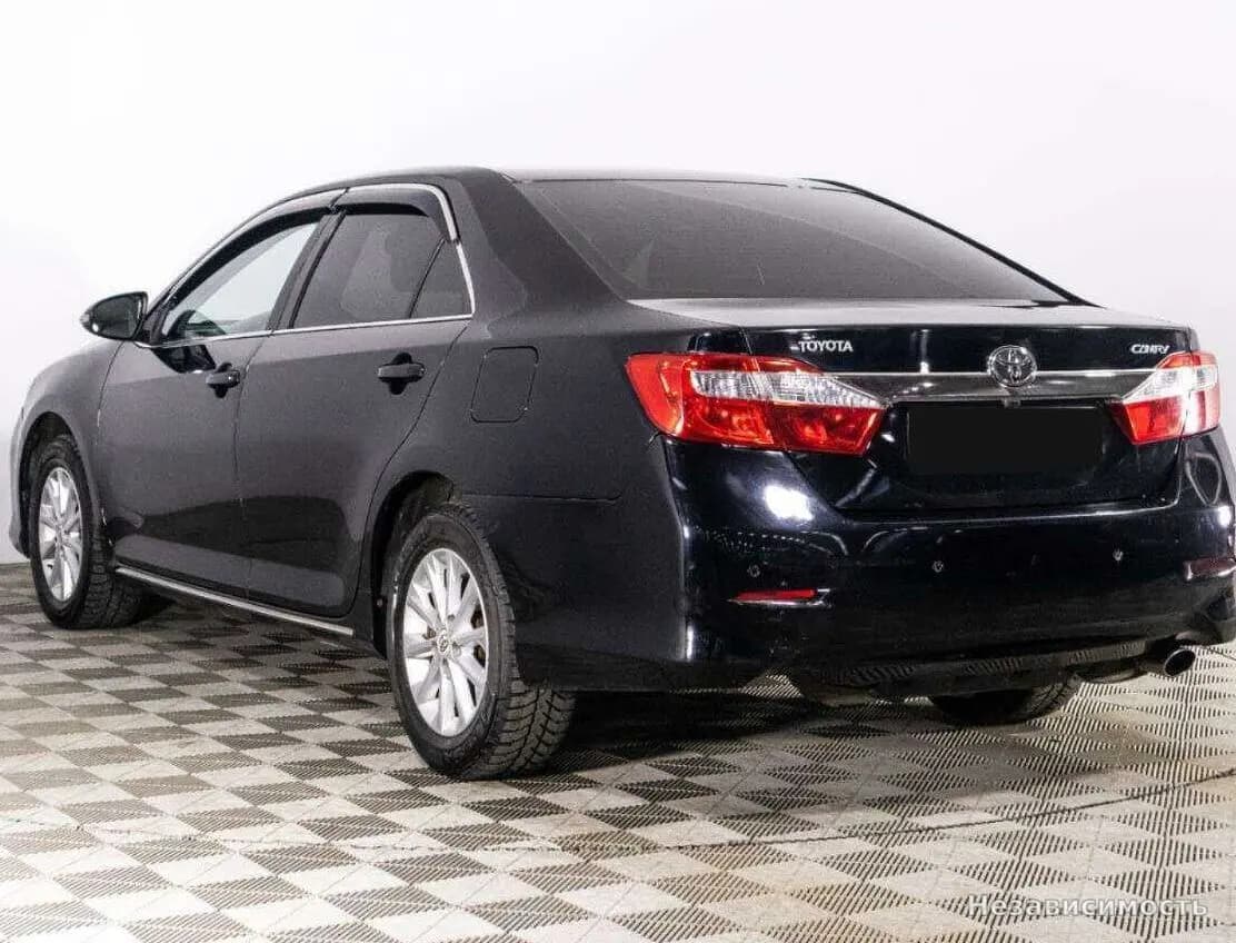Toyota Camry 2012 с пробегом — фото 7