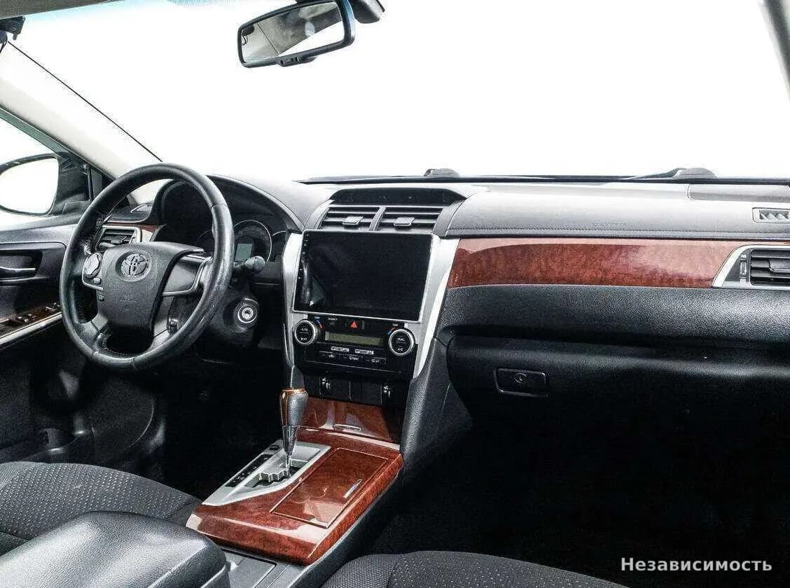 Toyota Camry 2012 с пробегом — фото 9