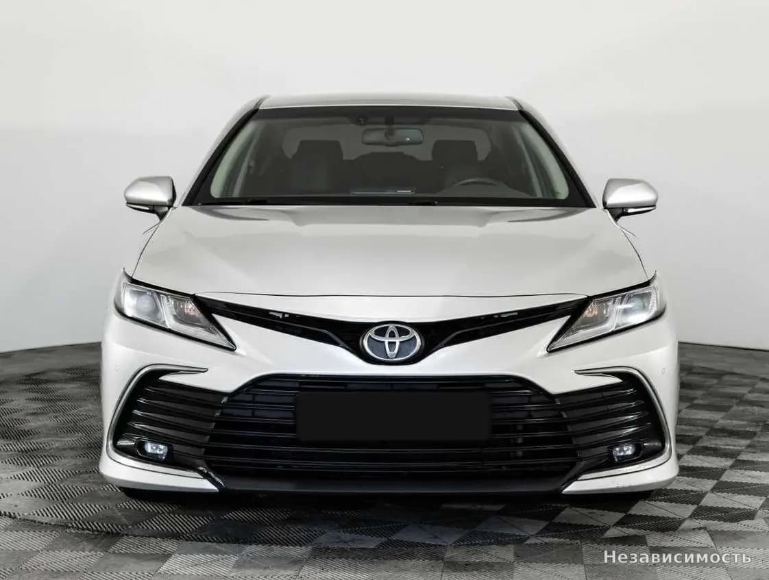Toyota Camry 2021 с пробегом — фото 2