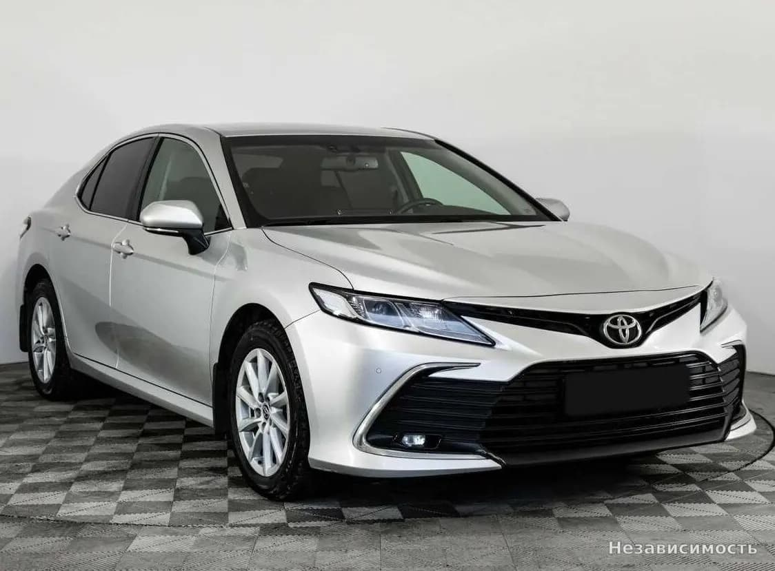 Toyota Camry 2021 с пробегом — фото 3