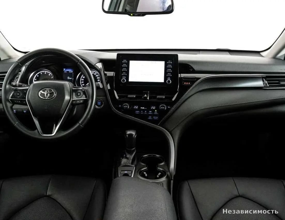 Toyota Camry 2021 с пробегом — фото 8