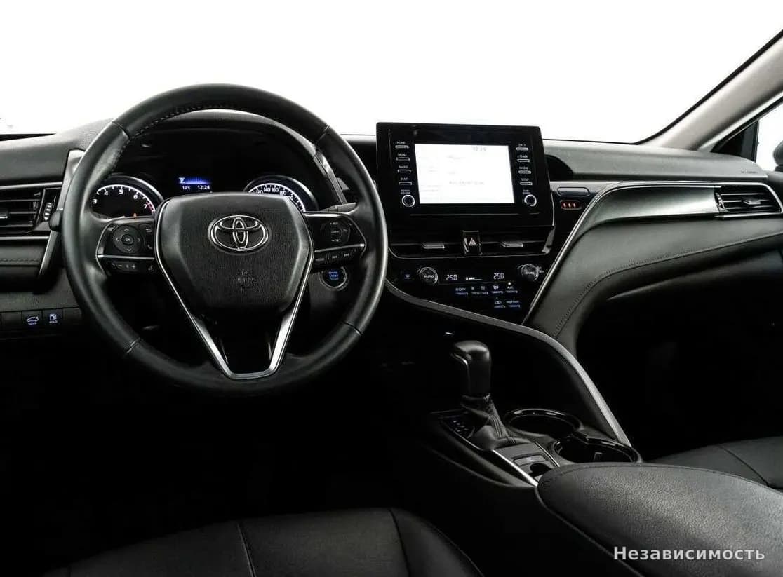 Toyota Camry 2021 с пробегом — фото 9