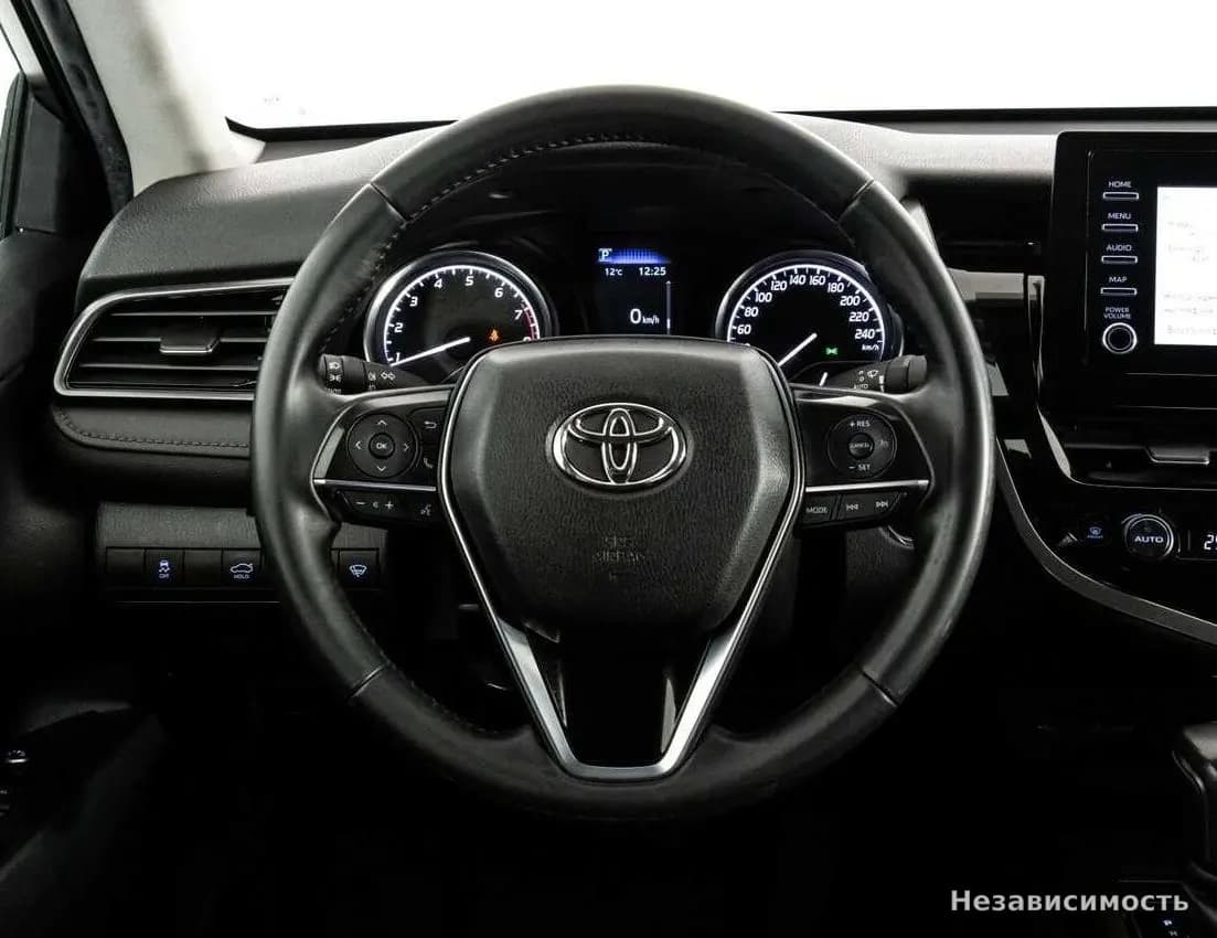 Toyota Camry 2021 с пробегом — фото 10