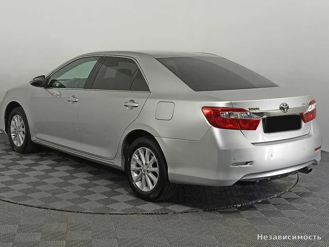 Toyota Camry 2013 с пробегом — фото 7