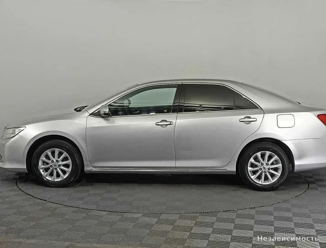 Toyota Camry 2013 с пробегом — фото 8