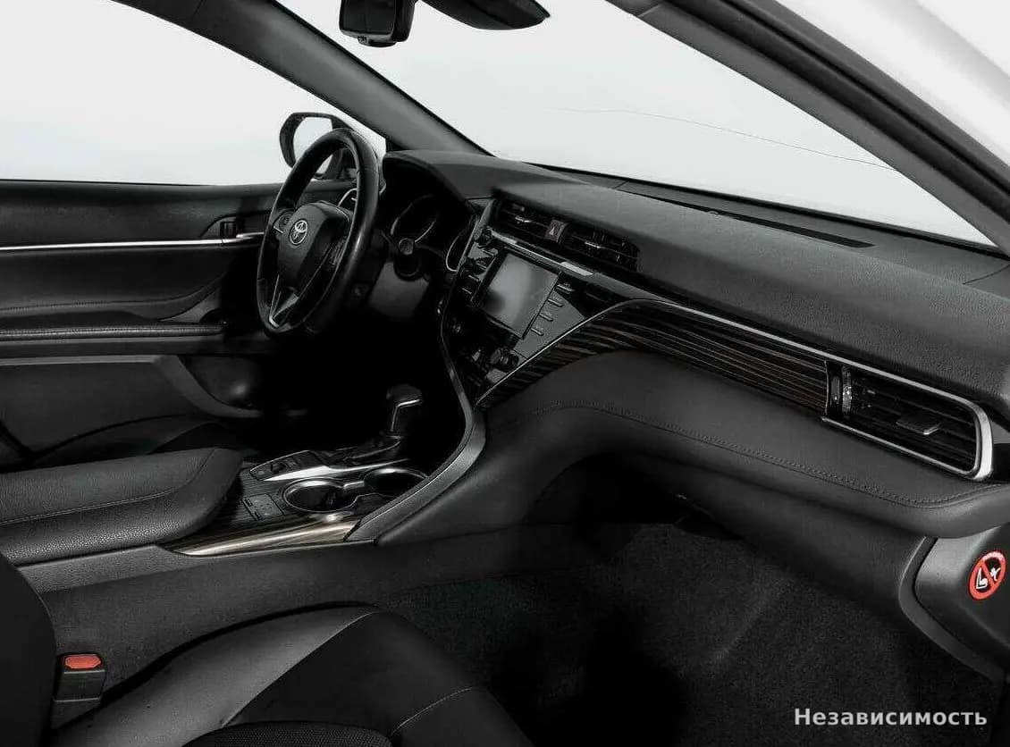 Toyota Camry 2019 с пробегом — фото 9