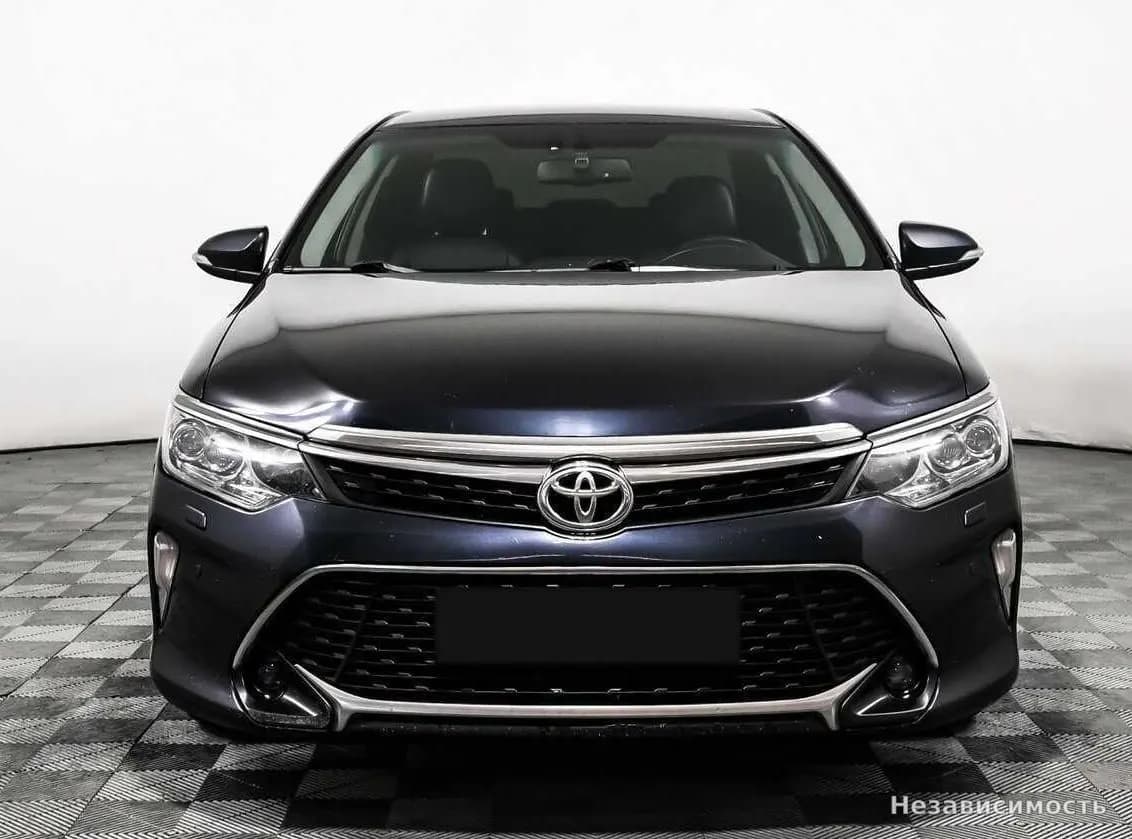 Toyota Camry 2017 с пробегом — фото 2