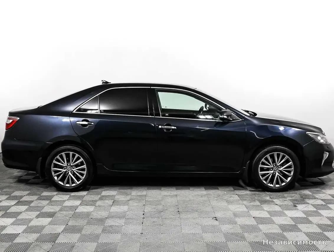 Toyota Camry 2017 с пробегом — фото 4