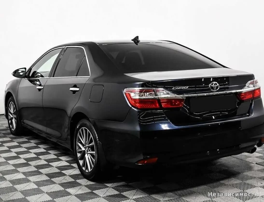 Toyota Camry 2017 с пробегом — фото 7
