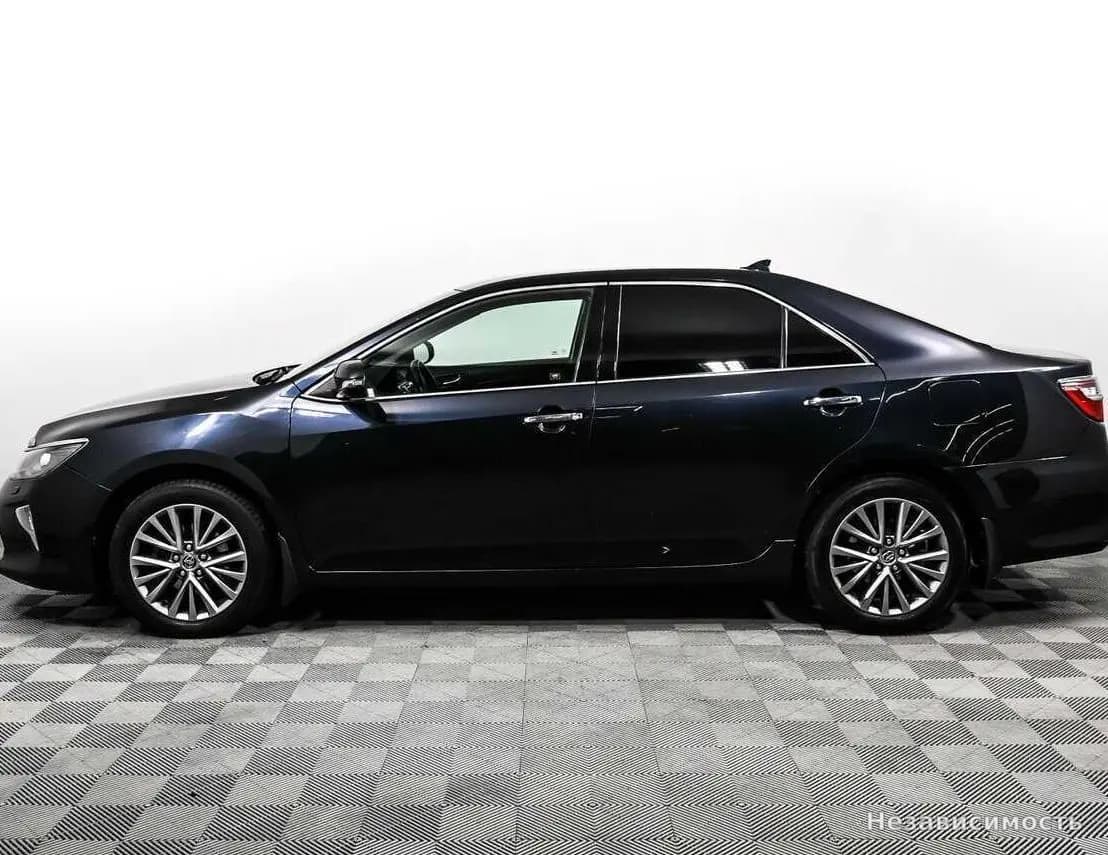 Toyota Camry 2017 с пробегом — фото 8