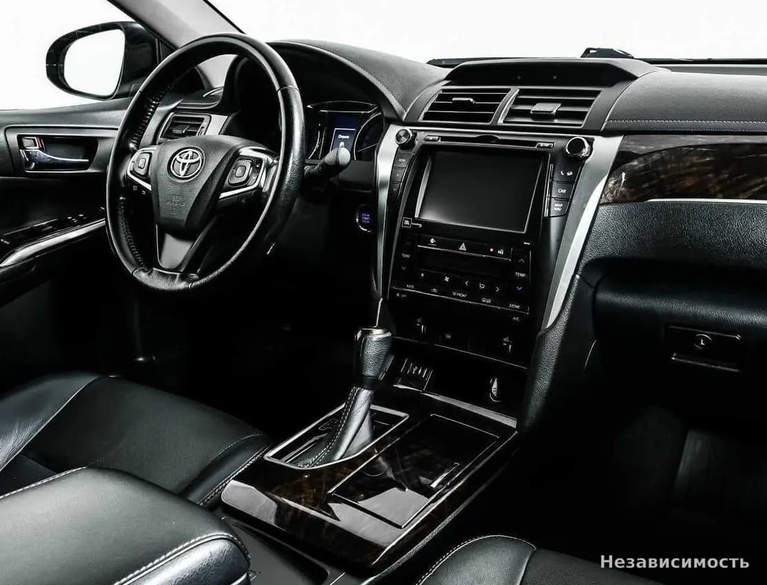 Toyota Camry 2017 с пробегом — фото 9