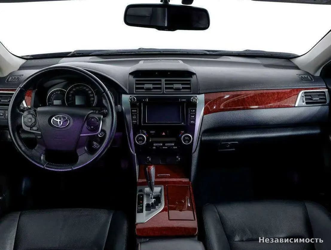 Toyota Camry 2013 с пробегом — фото 10