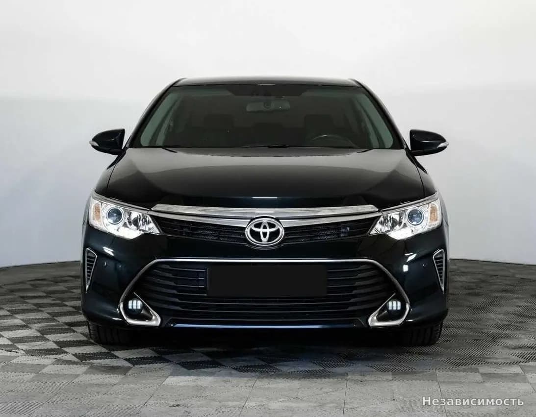 Toyota Camry 2015 с пробегом — фото 3