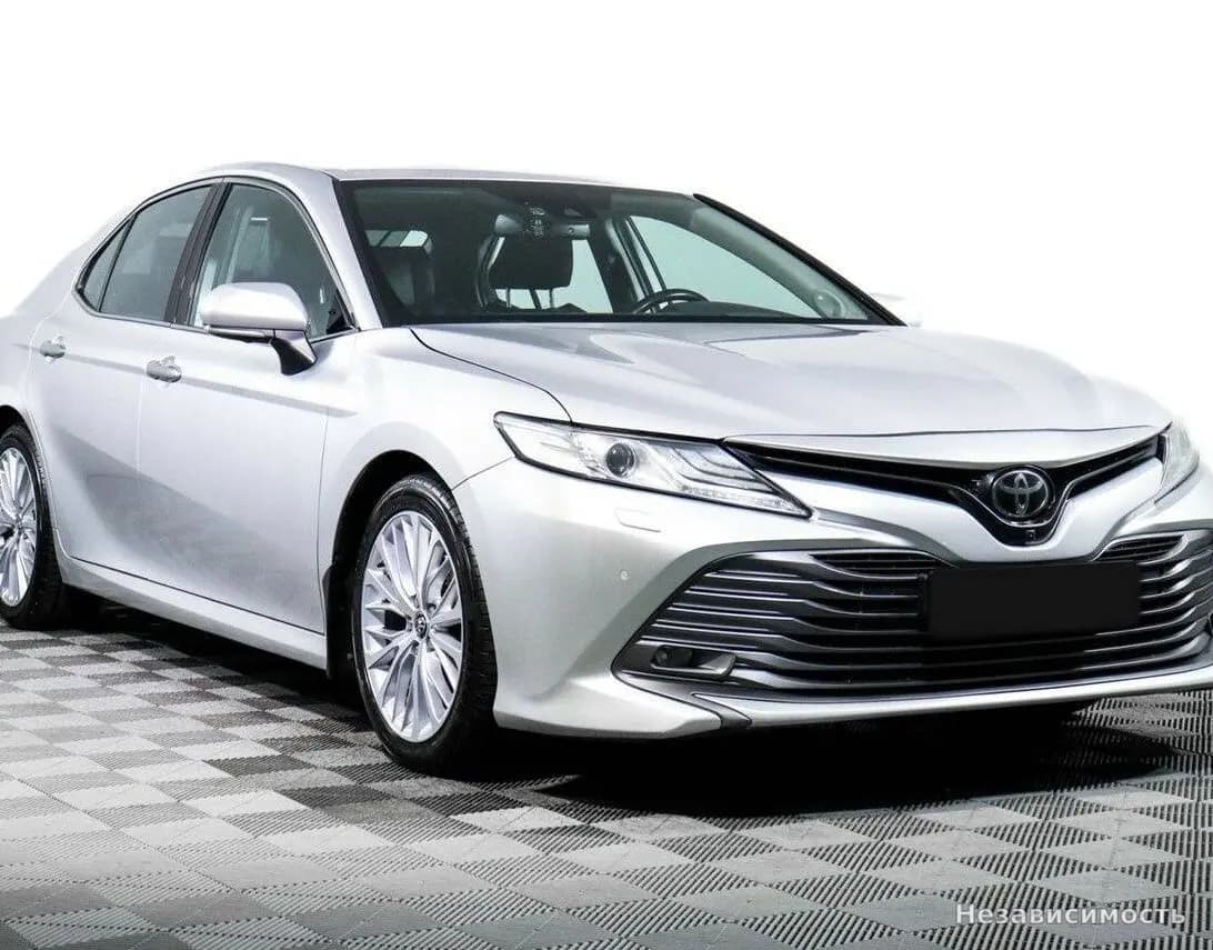 Toyota Camry 2018 с пробегом — фото 3