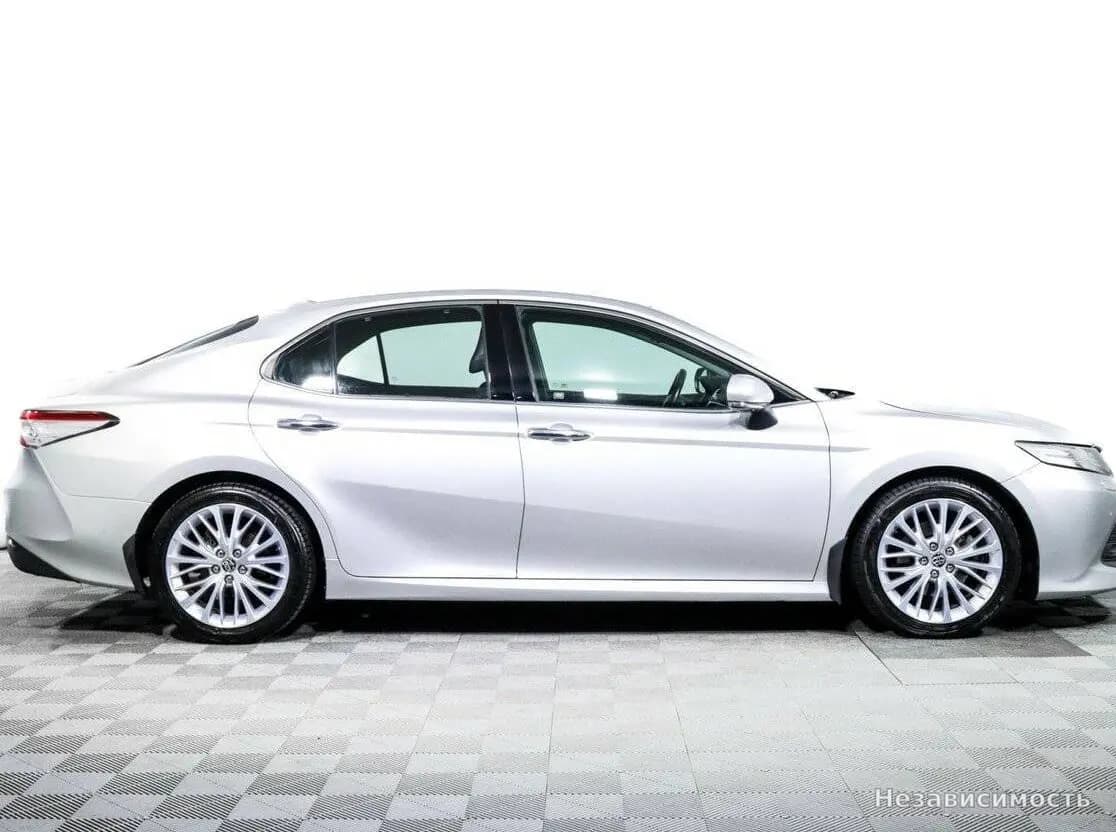 Toyota Camry 2018 с пробегом — фото 4
