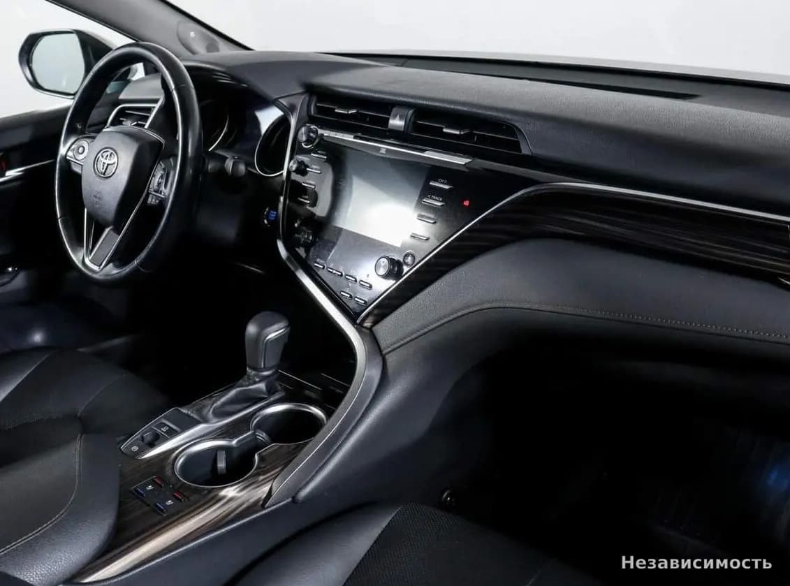 Toyota Camry 2018 с пробегом — фото 9