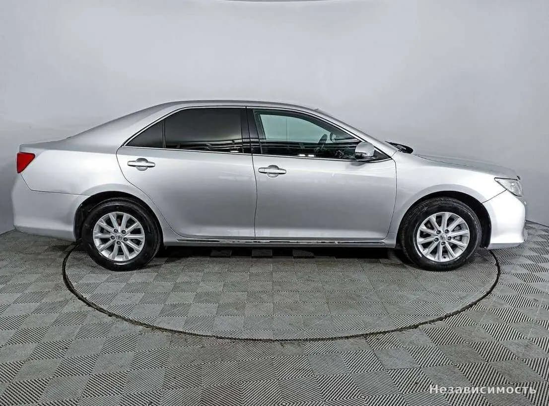 Toyota Camry 2012 с пробегом — фото 4