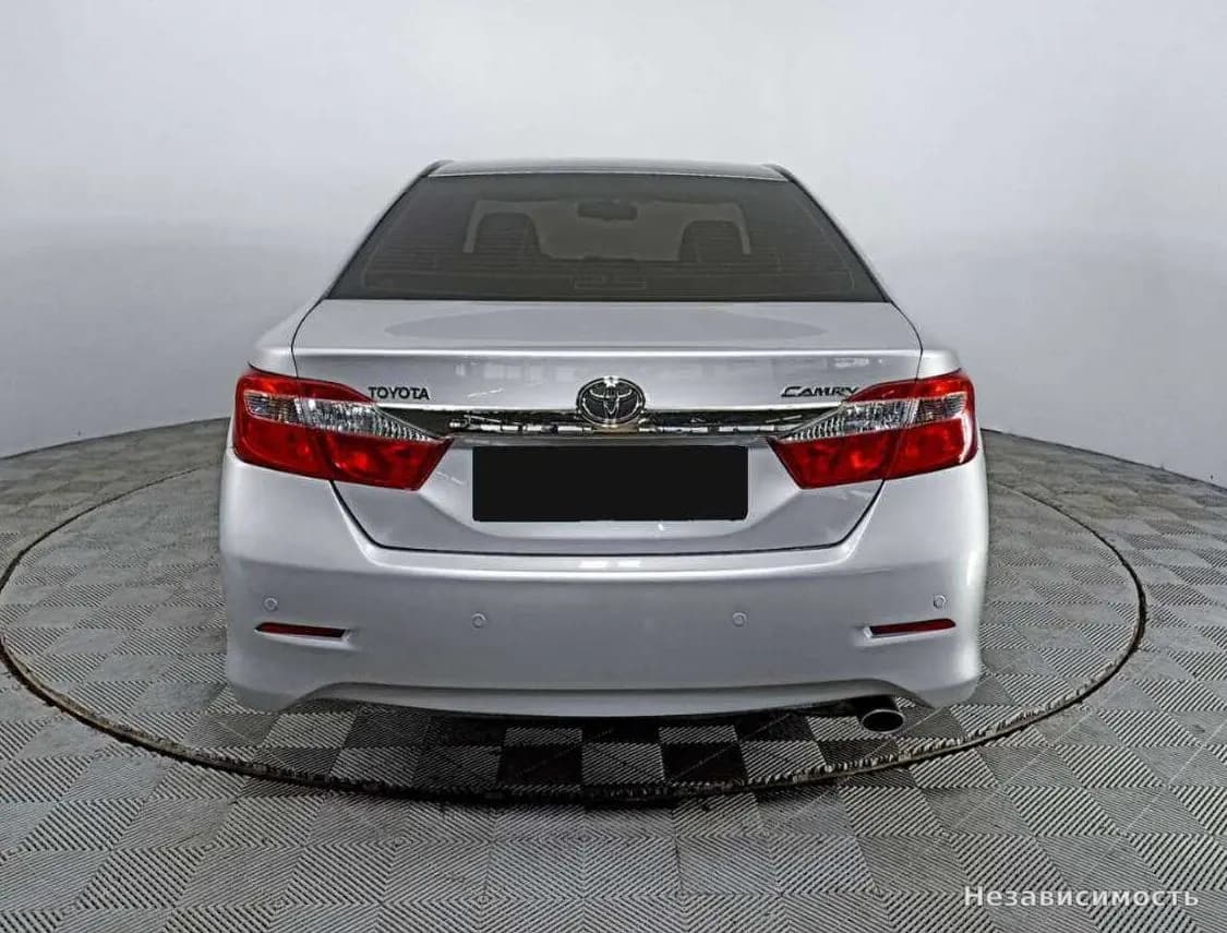 Toyota Camry 2012 с пробегом — фото 6