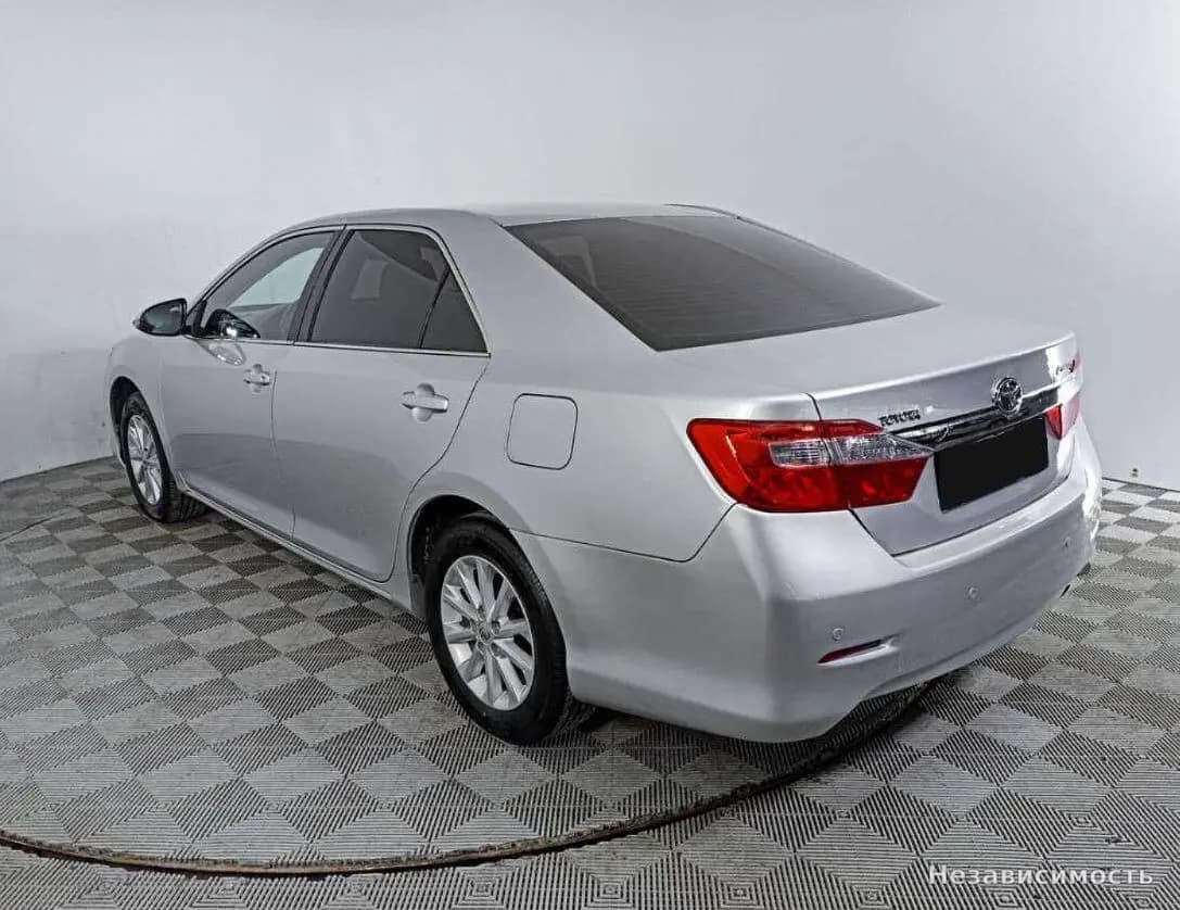 Toyota Camry 2012 с пробегом — фото 7