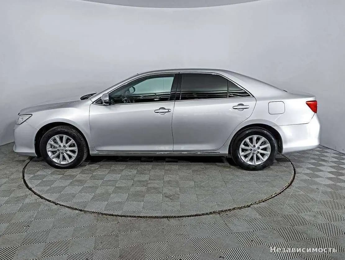 Toyota Camry 2012 с пробегом — фото 8