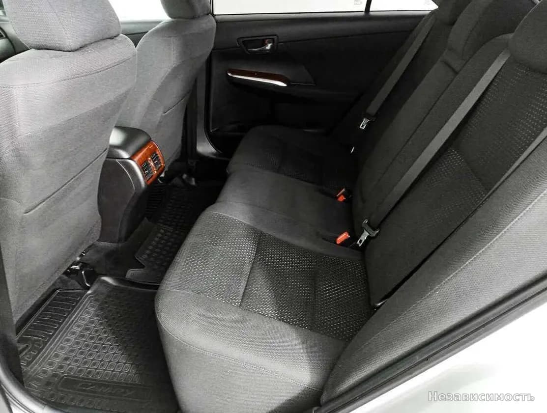 Toyota Camry 2012 с пробегом — фото 10