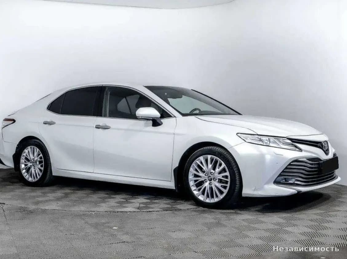 Toyota Camry 2018 с пробегом — фото 3