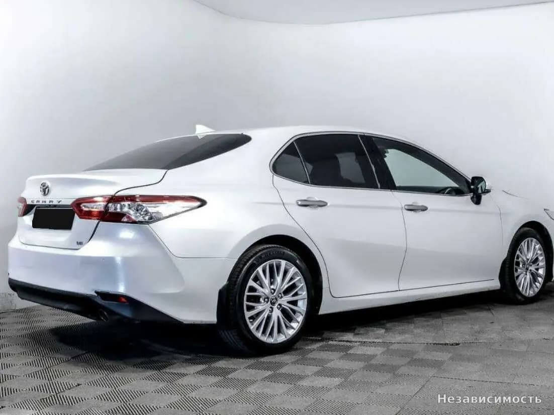 Toyota Camry 2018 с пробегом — фото 4
