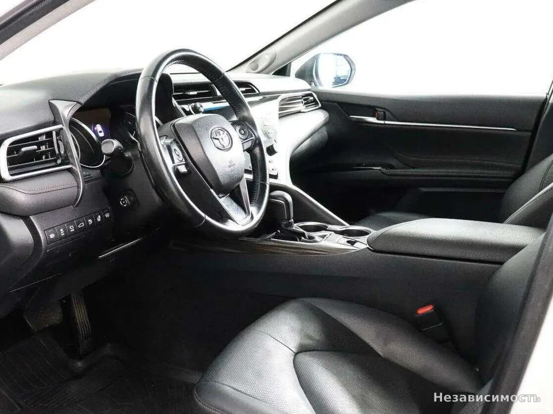 Toyota Camry 2018 с пробегом — фото 8