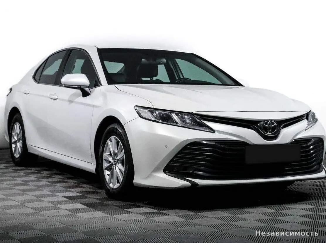 Toyota Camry 2020 с пробегом — фото 3