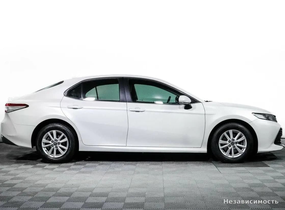 Toyota Camry 2020 с пробегом — фото 4