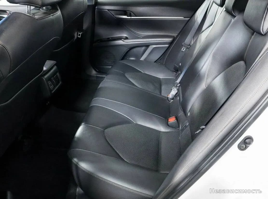 Toyota Camry 2020 с пробегом — фото 7