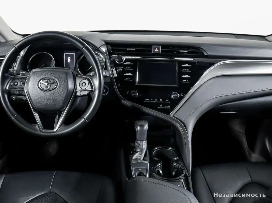 Toyota Camry 2020 с пробегом — фото 9