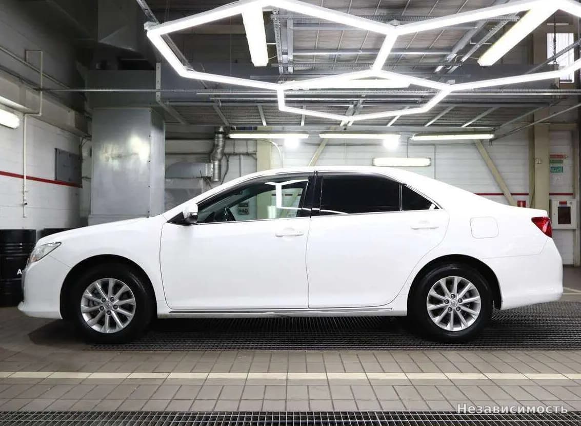 Toyota Camry 2013 с пробегом — фото 7