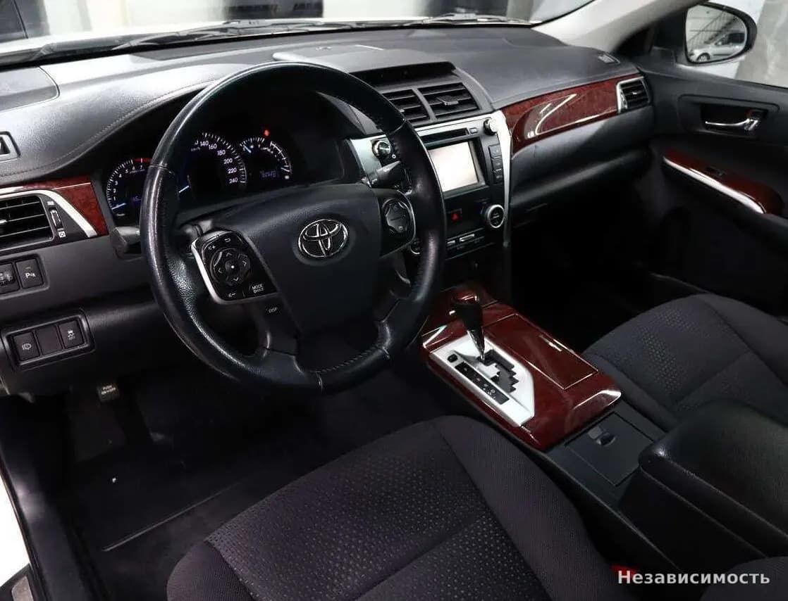 Toyota Camry 2013 с пробегом — фото 9