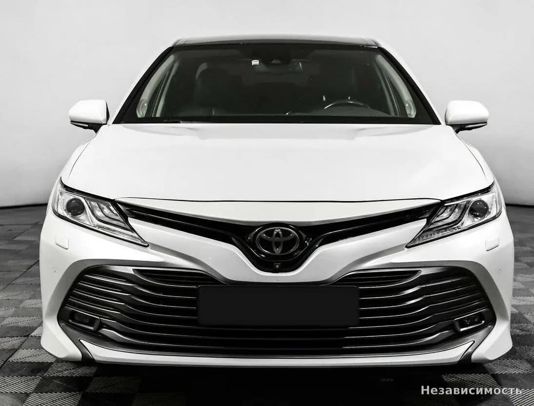Toyota Camry 2019 с пробегом — фото 2