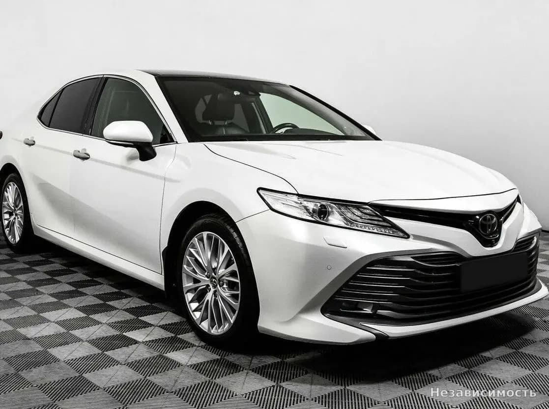 Toyota Camry 2019 с пробегом — фото 3