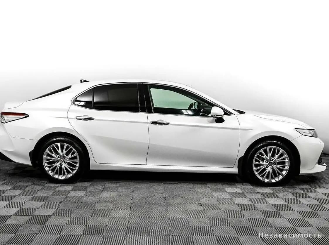 Toyota Camry 2019 с пробегом — фото 4