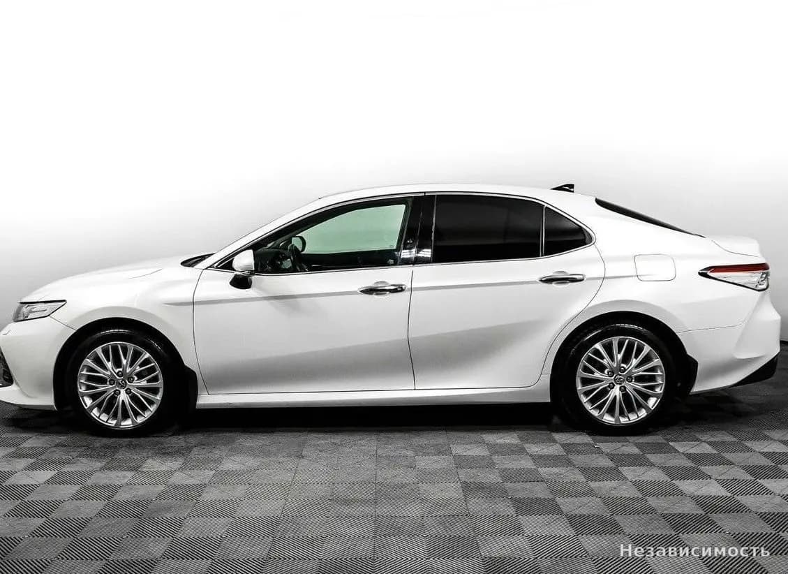Toyota Camry 2019 с пробегом — фото 8